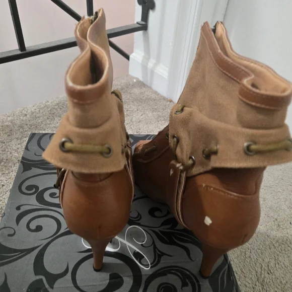 Heels - Picture 7 of 7